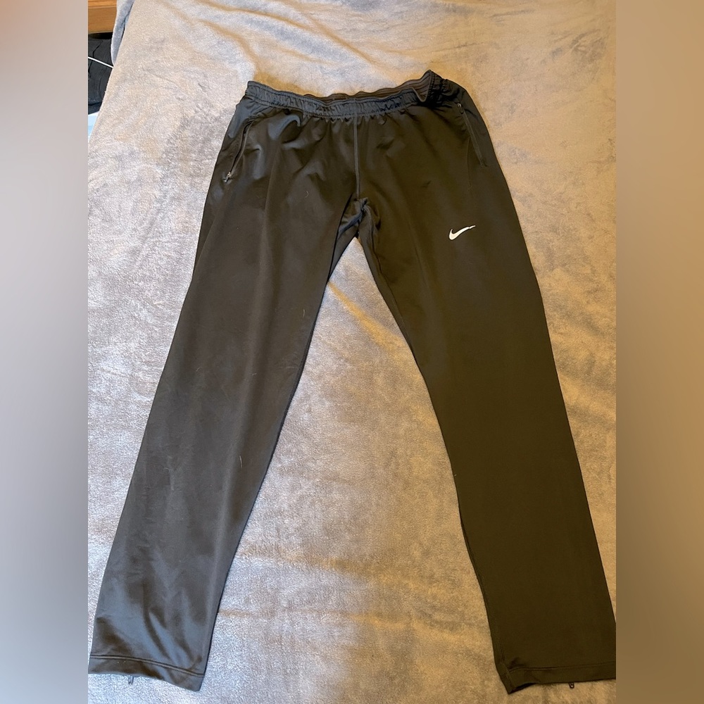 Nike dryfit running pants with pockets in XL